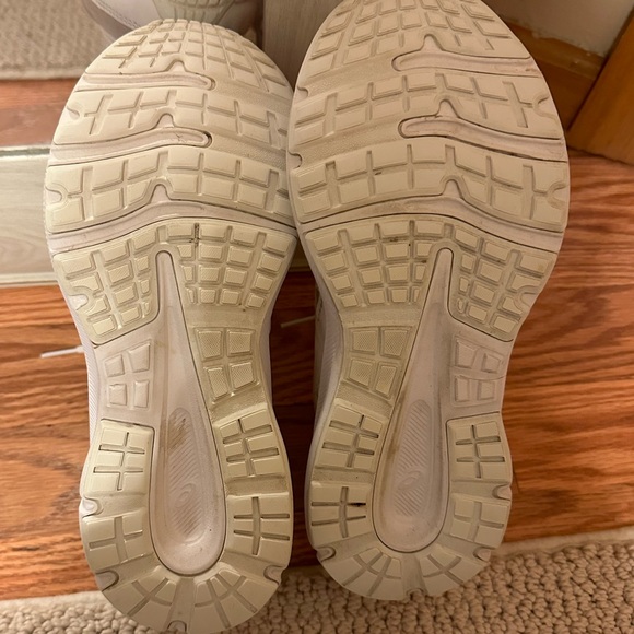 Asics Jolt 3 4E Wide 'White' size 5 Women’s - Picture 3 of 4
